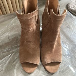 Joes Jeans cassia block heel suade lightly worn size 8 bootie